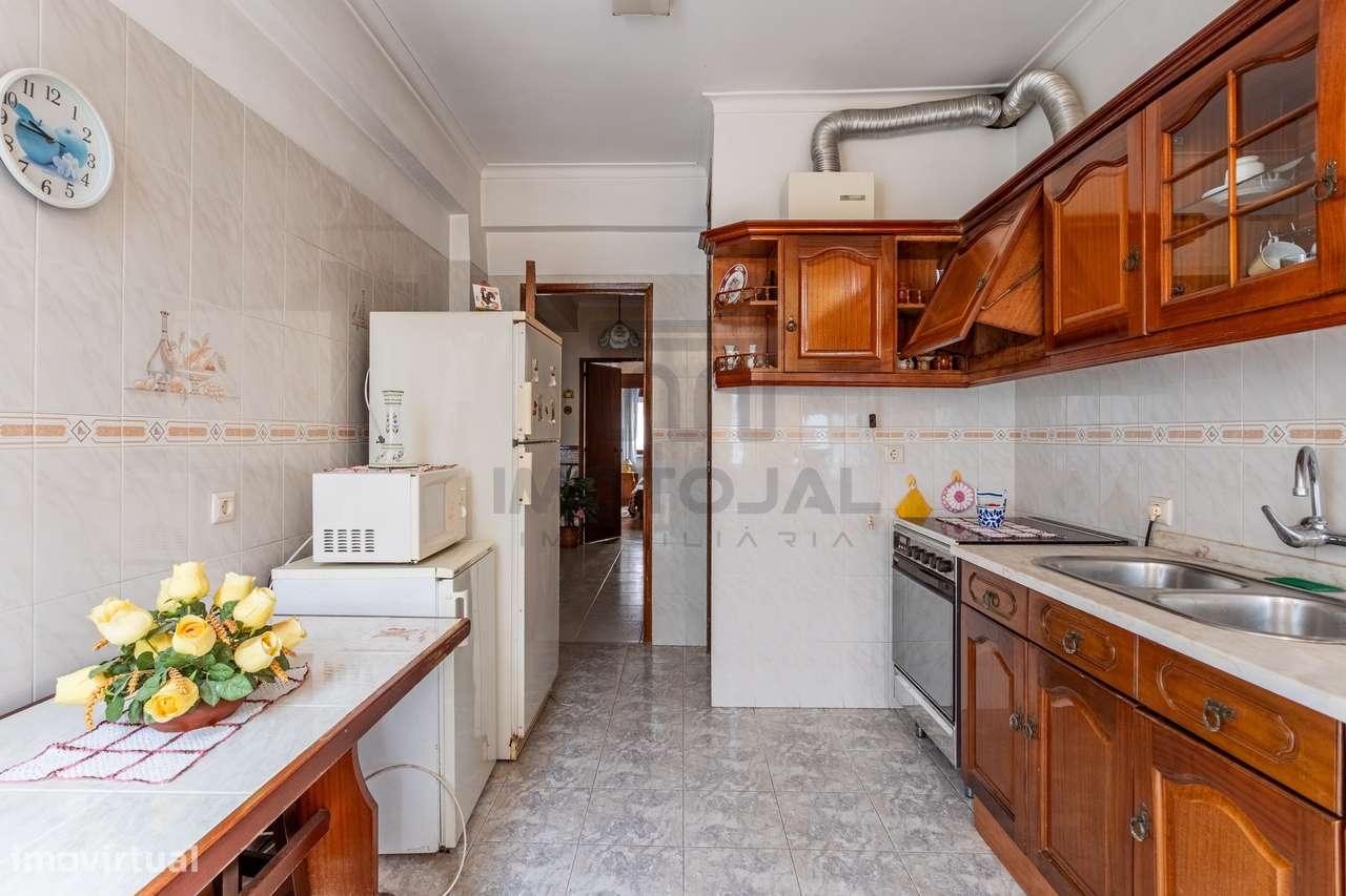 APARTAMENTO T2 (R/C) + POTENCIAL T0 INDEPENDENTE (CV) + QUINTAL-13