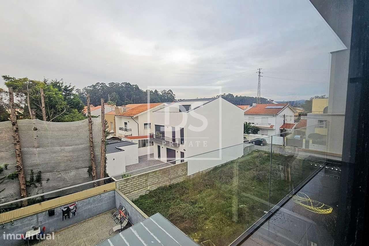 Apartamento T2 em Vilar de Pinheiro com Garagem e Carregador Elétrico-11