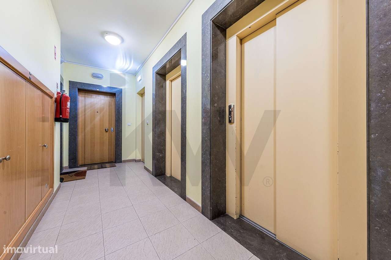 T2 com Box de 50 m2 no Parque Residencial do Almirante – Santo António-23
