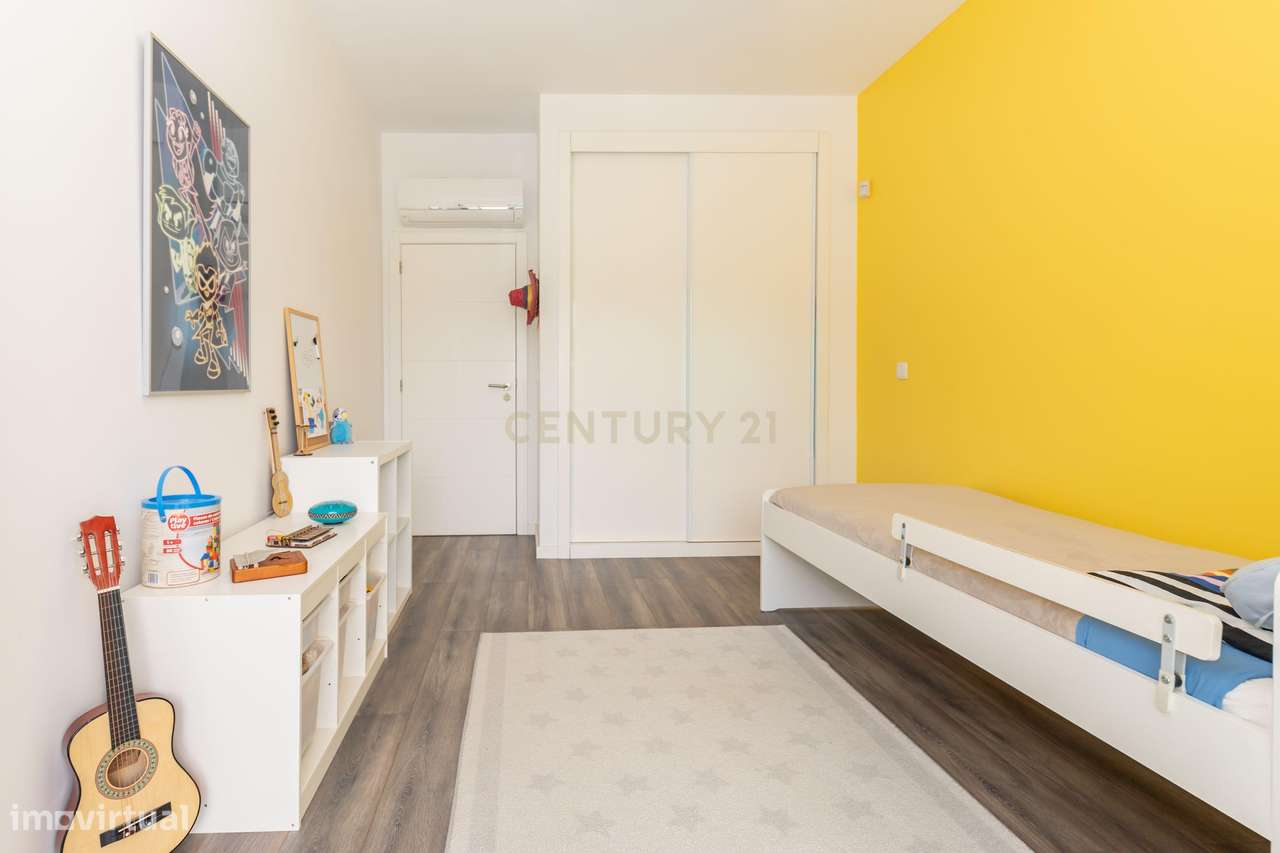 Moradia Isolada T4 de Prestígio – Bairro de São João, Sobreda-44
