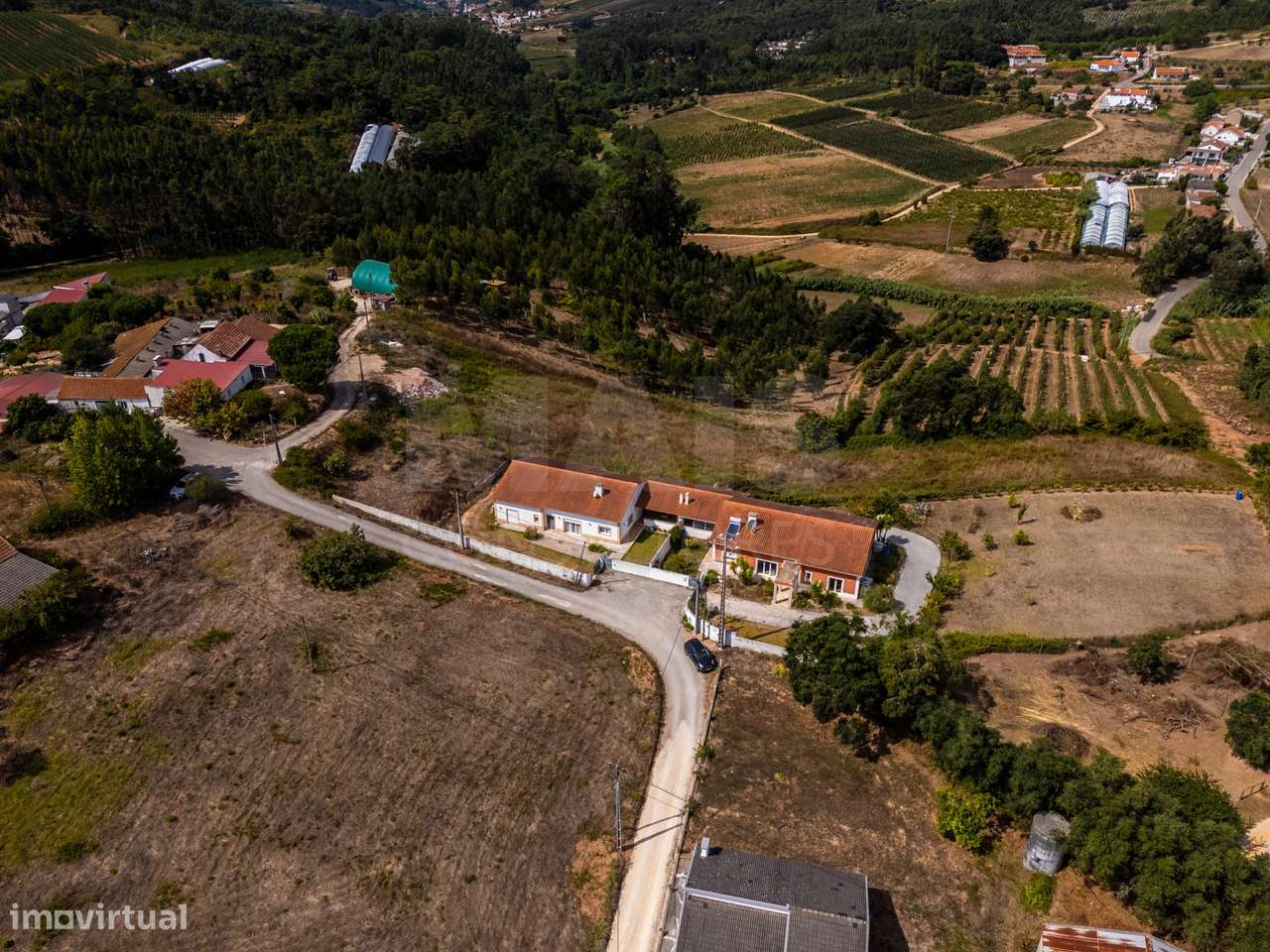 Moradia térrea T3 em lote 1002m2, jardim e garagem - Grande imagem: 3/38