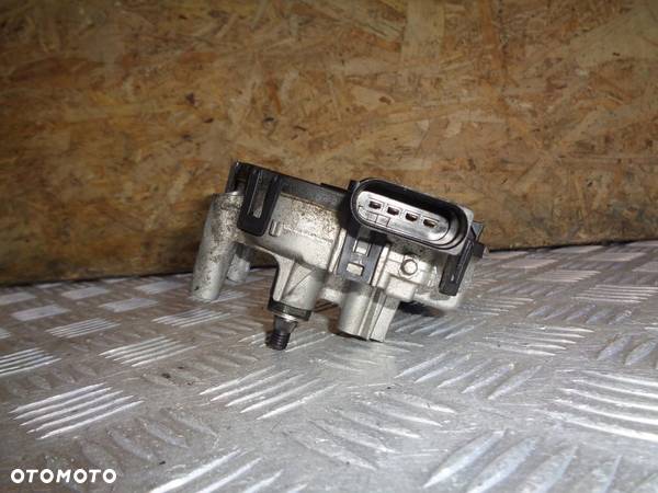 SILNICZEK WYCIERACZEK PRZÓD MAZDA 3 I BK 03- EUR - 3