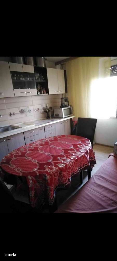 Vând apartament cu doua camere etaj 3. - Imagine principală: 2/9