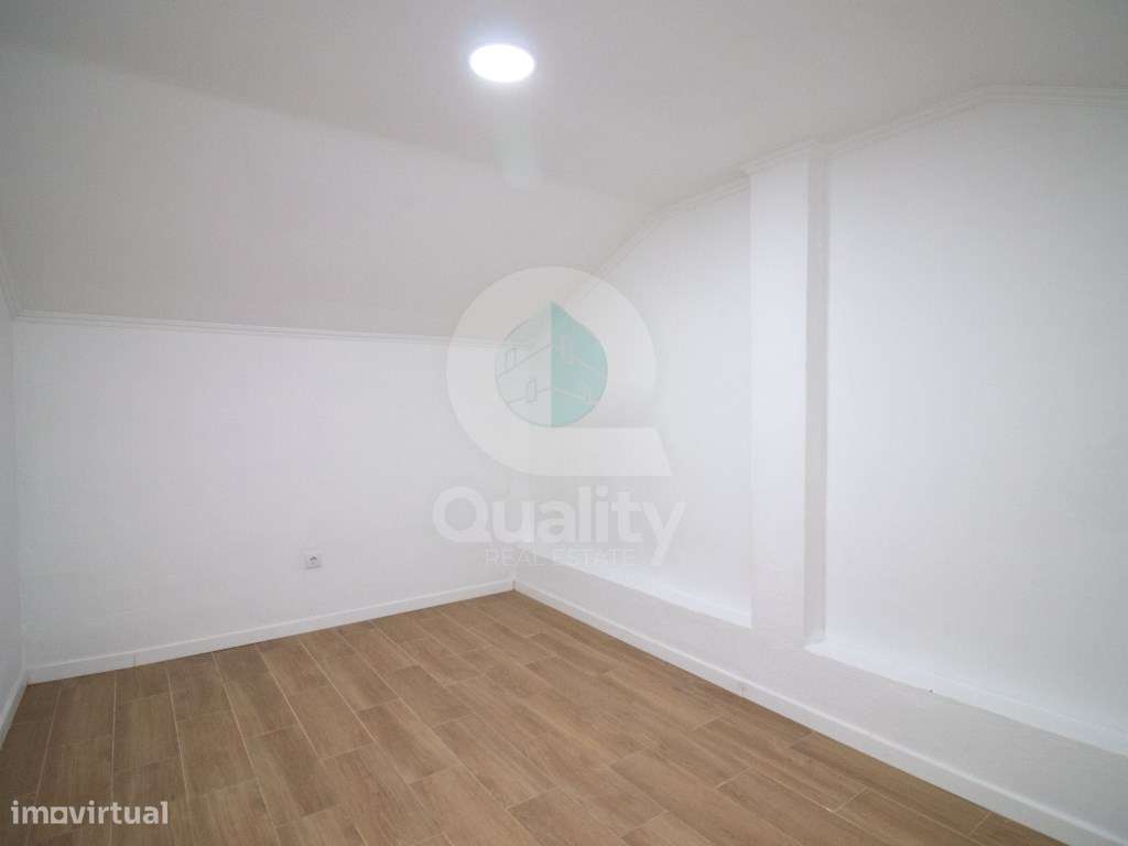 T1+1 Remodelado com Varanda e aproveitamento Sótão - Baixa da Banheira-19