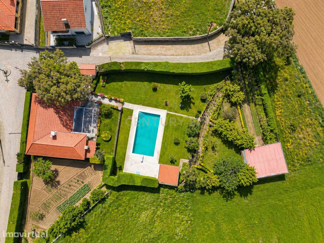 Moradia T3 com excelente privacidade, piscina e grande espaço exterior-27