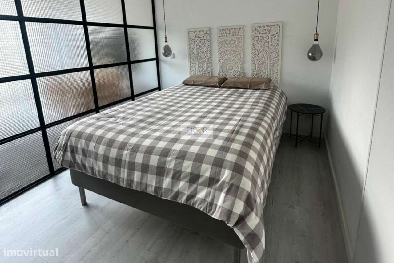 Apartamento T0 com terraço de 35m2 a Poente a 600 metros da praia, em-9