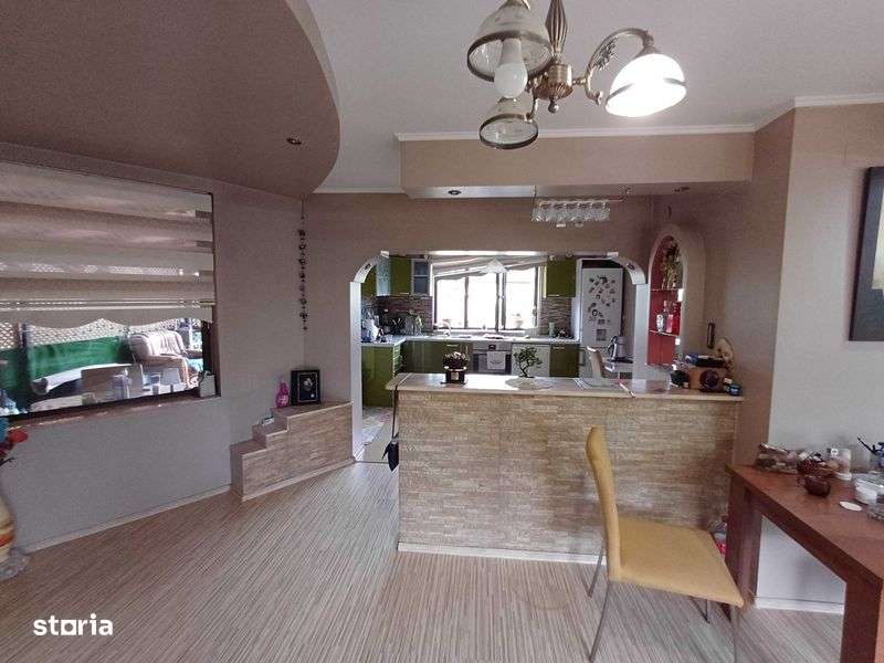 Casa de vanzare Mobilata-Utilata - Imagine principală: 4/8