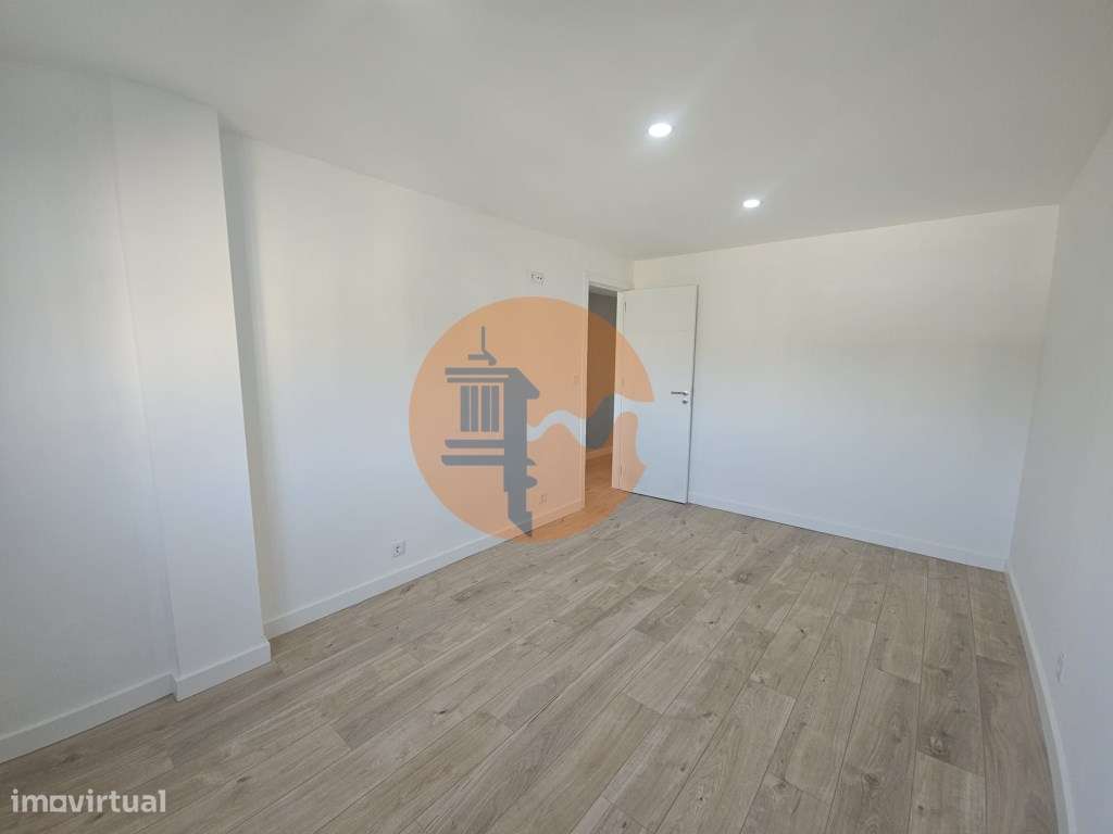 Simpático; Apartamento T3 totalmente remodelado com Cozinha equipad... - Grande imagem: 5/36