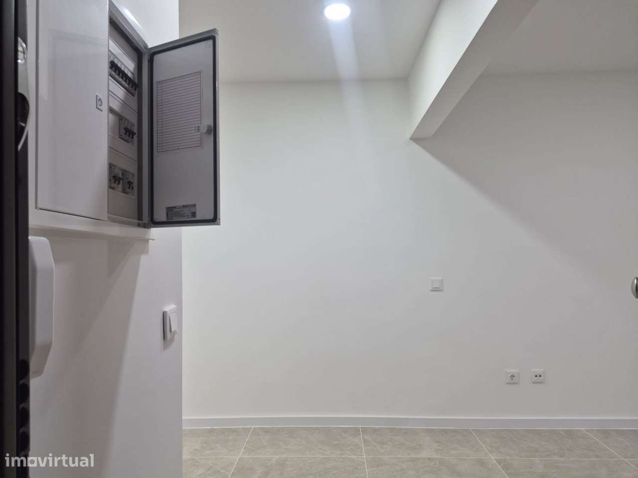 Apartamento T2 Remodelado com Suite-9