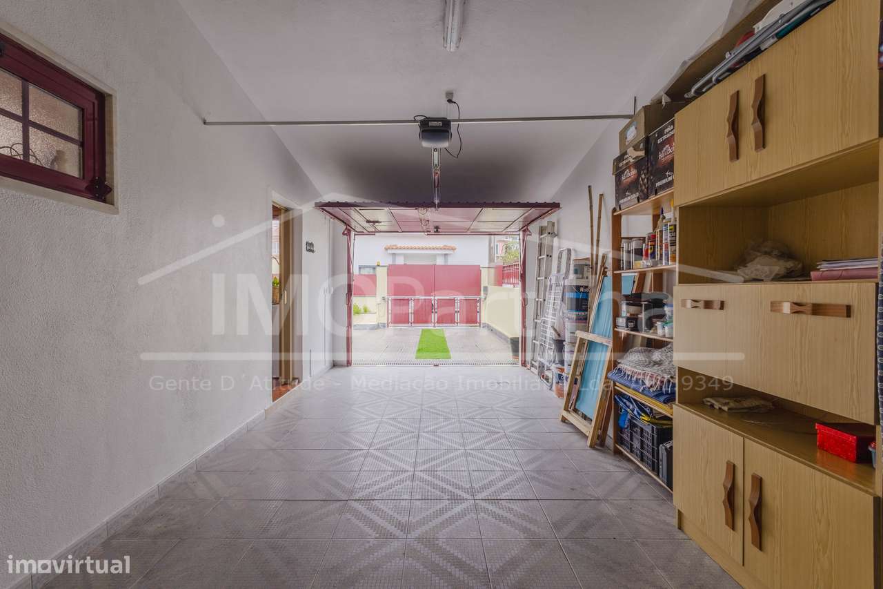 Moradia T3 | 212m2 | c/Jardim e Garagem | Odivelas-8