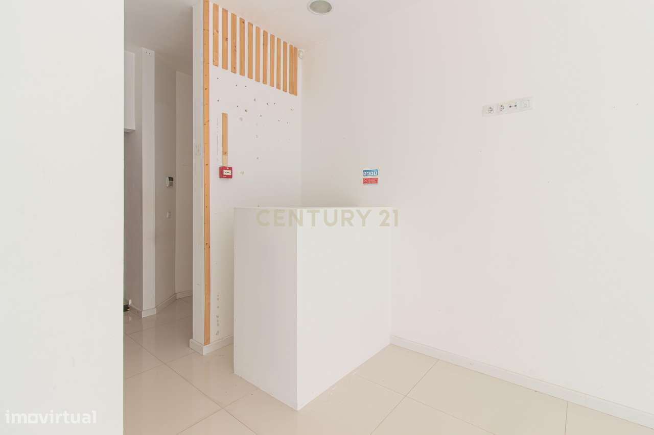 Loja com 129 m² em zona central com elevada visibilidade - Arrendament - Grande imagem: 4/11