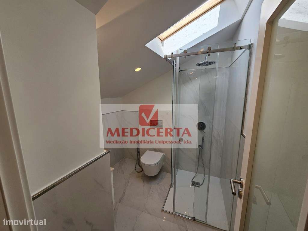 Massamá - Centro T3 Duplex(140m2) Totalmente remodelado-9