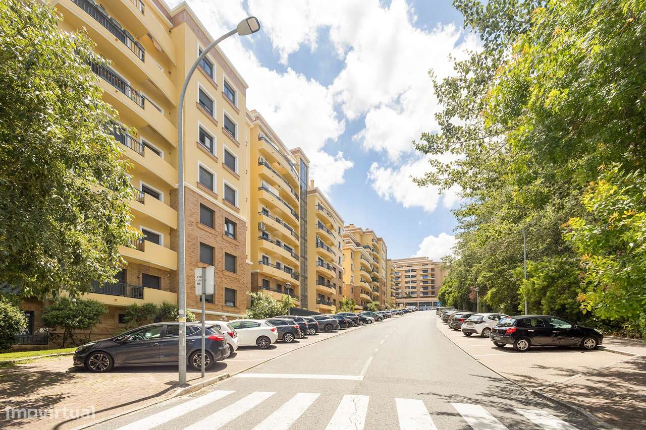 T4 na Urb. Quinta do Almirante c/Box e Varanda-28