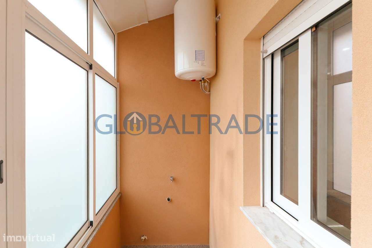 Apartamento T3 Renovado & Equipado em Águas Santas-10