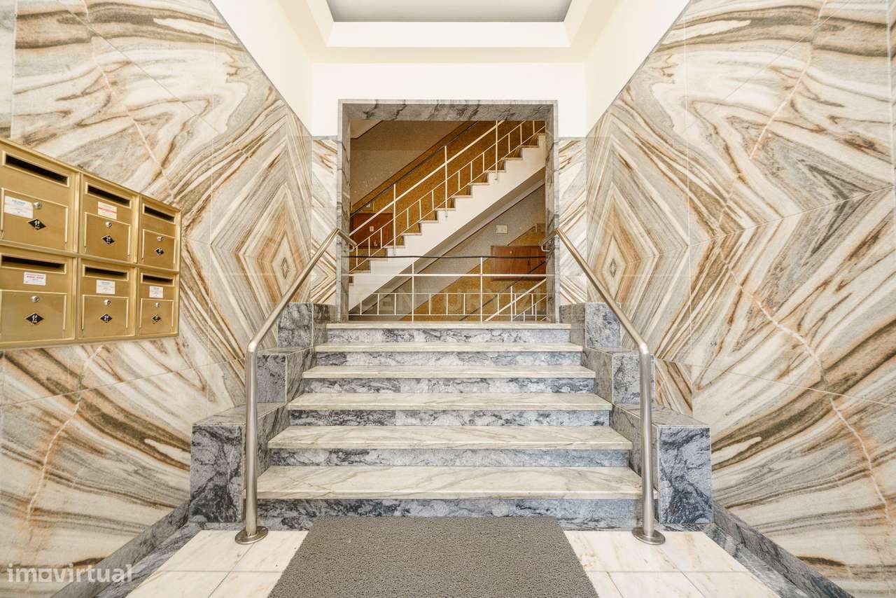 Apartamento T4 Transformado em T3 situado no bairro do Montalvão -Setú-25