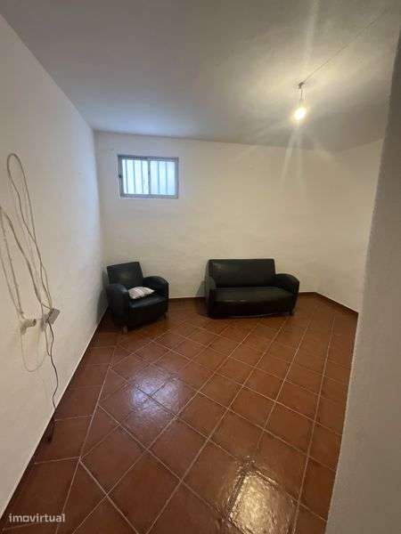 T1 para alugar em vila viçosa com Água e Eletricidade incluida - Grande imagem: 4/9