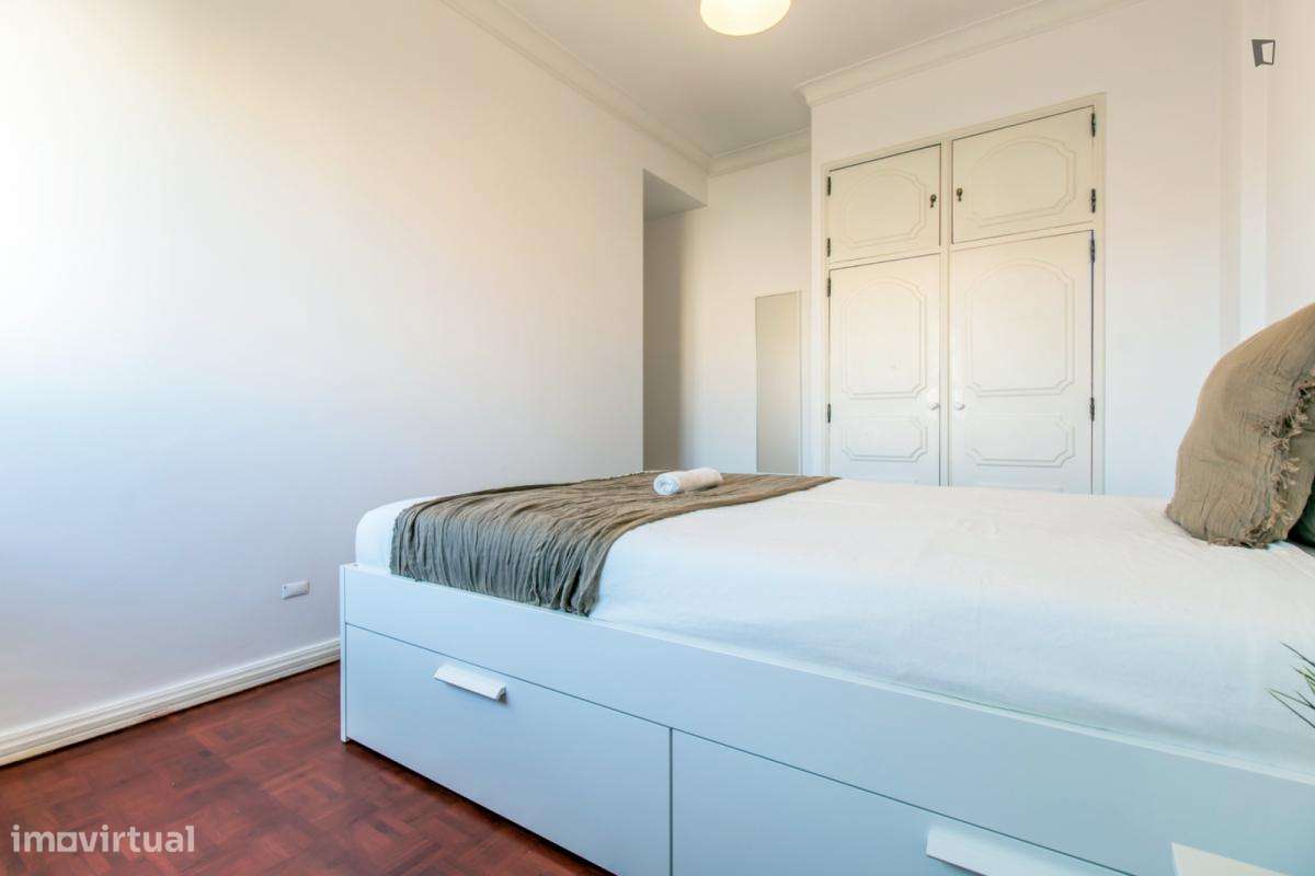 Quarto - localizado em Benfica Lisbon - Grande imagem: 4/10