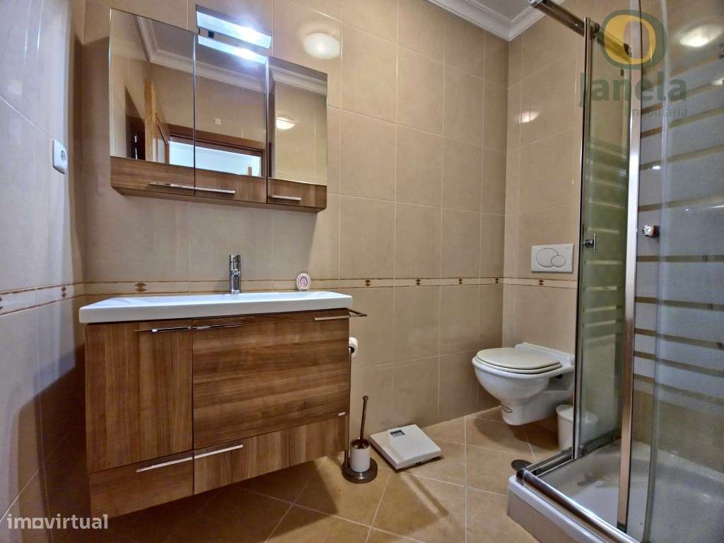 T2 grande com muita luz, duas varandas e boa localização em Faro-29