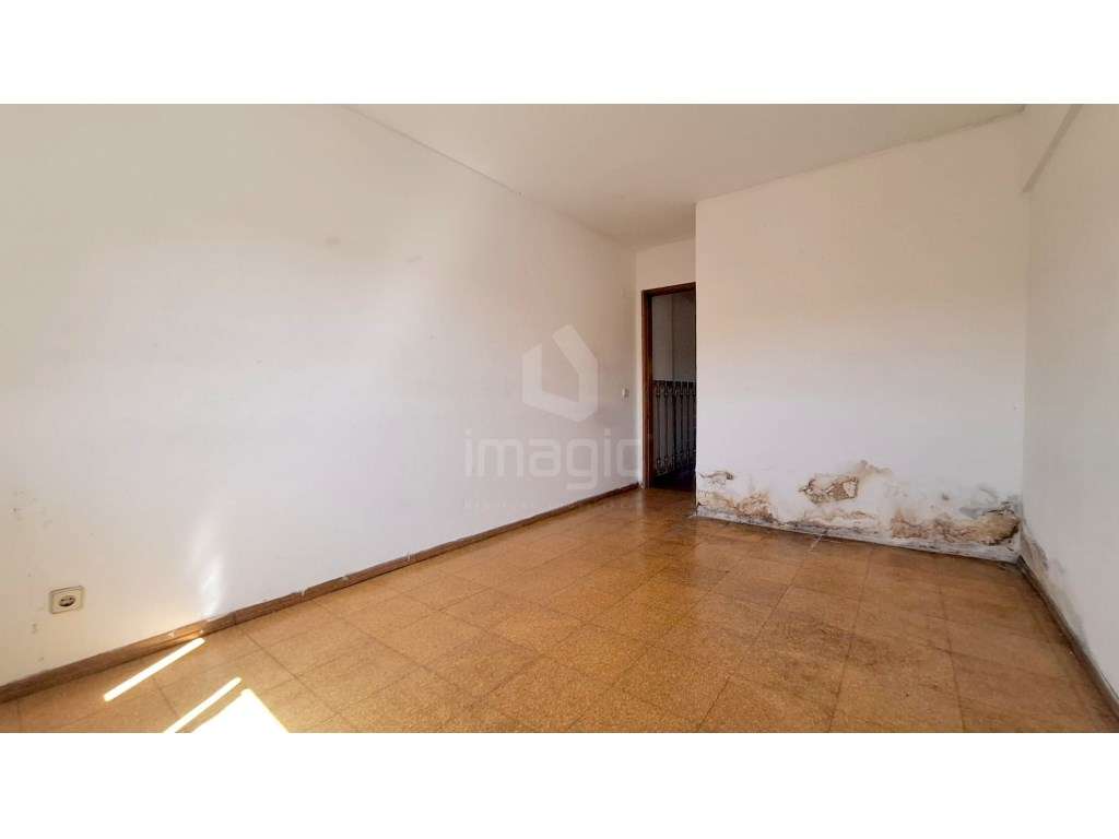 Apartamento T3 Usado em Casal de Cambra-5