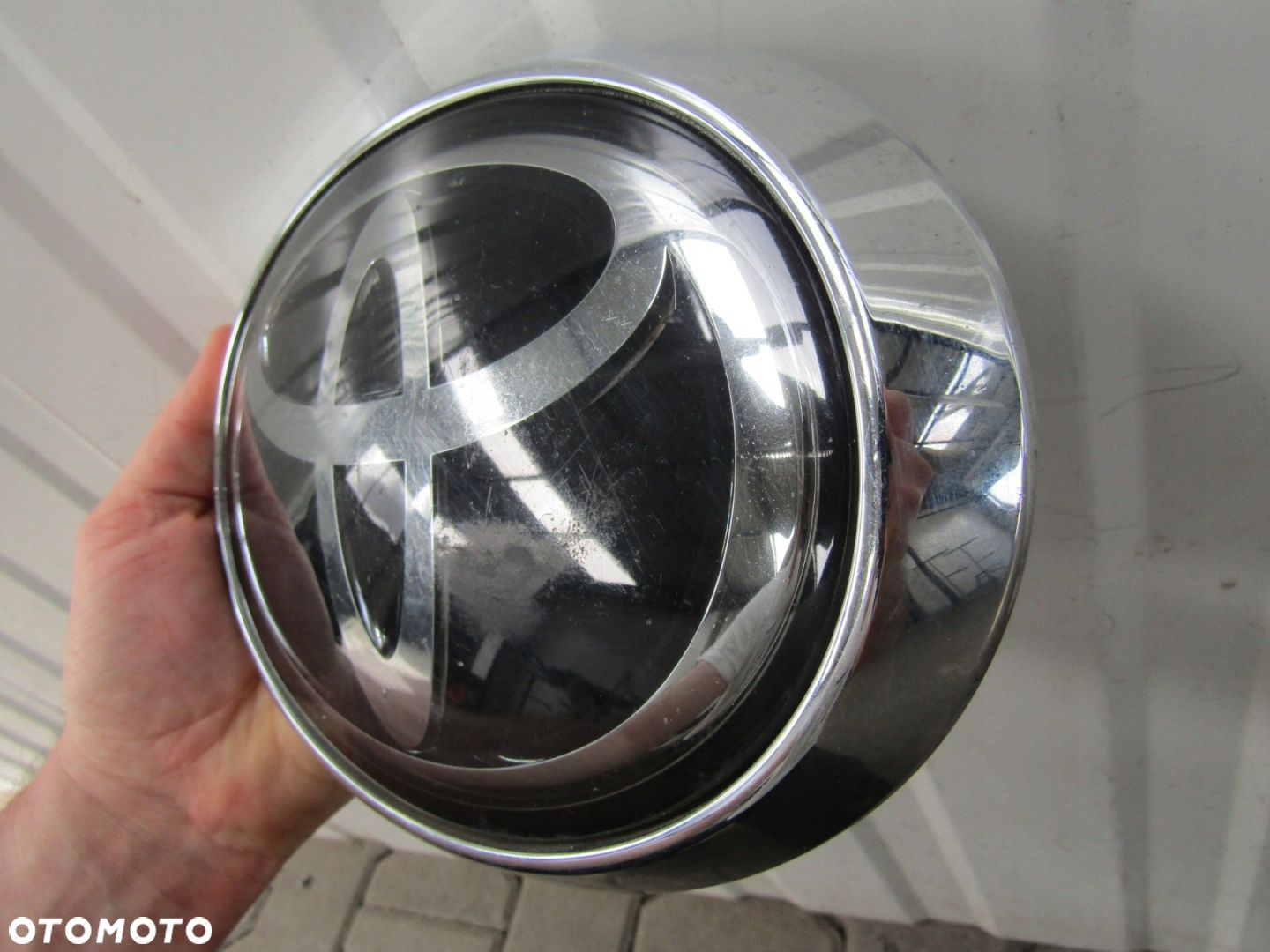 Znaczek emblemat logo pod radar grill przód TOYOTA HILUX 8 VIII 15-19 - 9