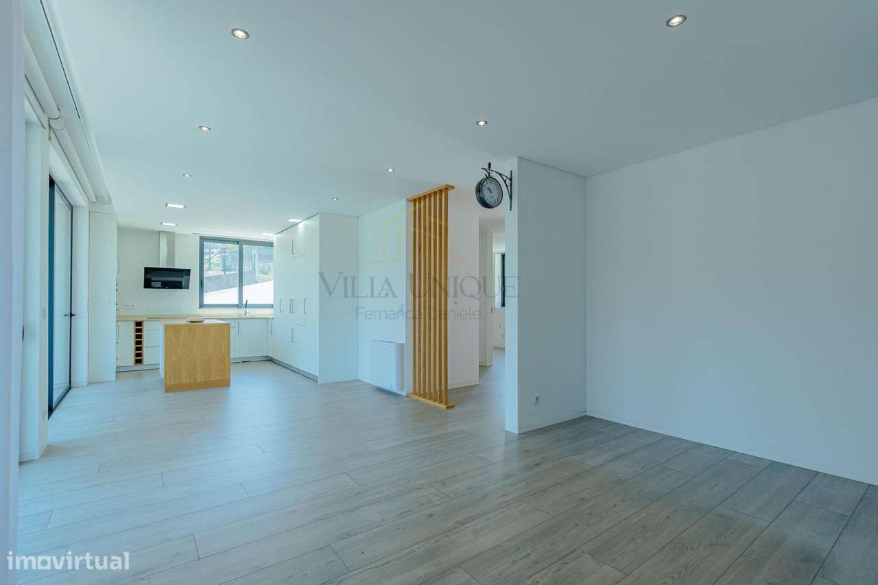 Moradia T4 Moderna com 3 Suítes em Terreno de 460m2-40