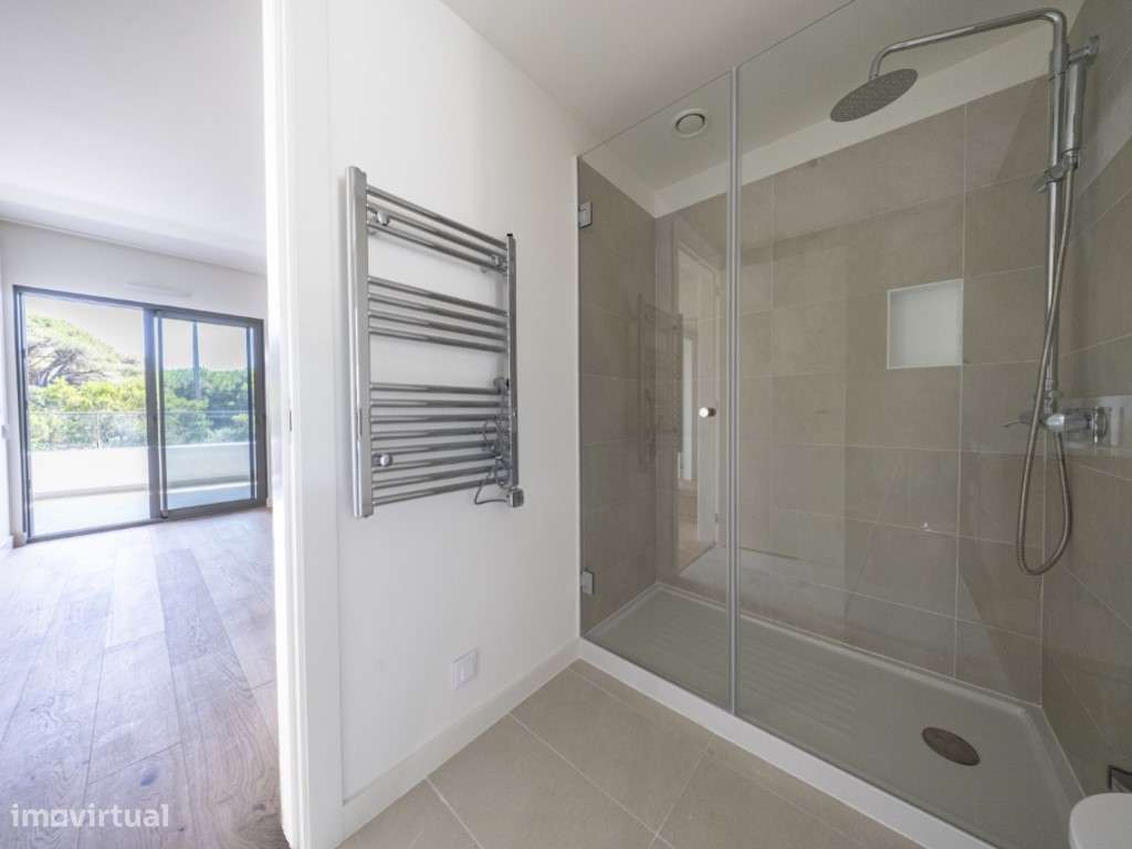 Apartamento T2 Novo no Seixal Baía com Terraço e Estacionamento-11