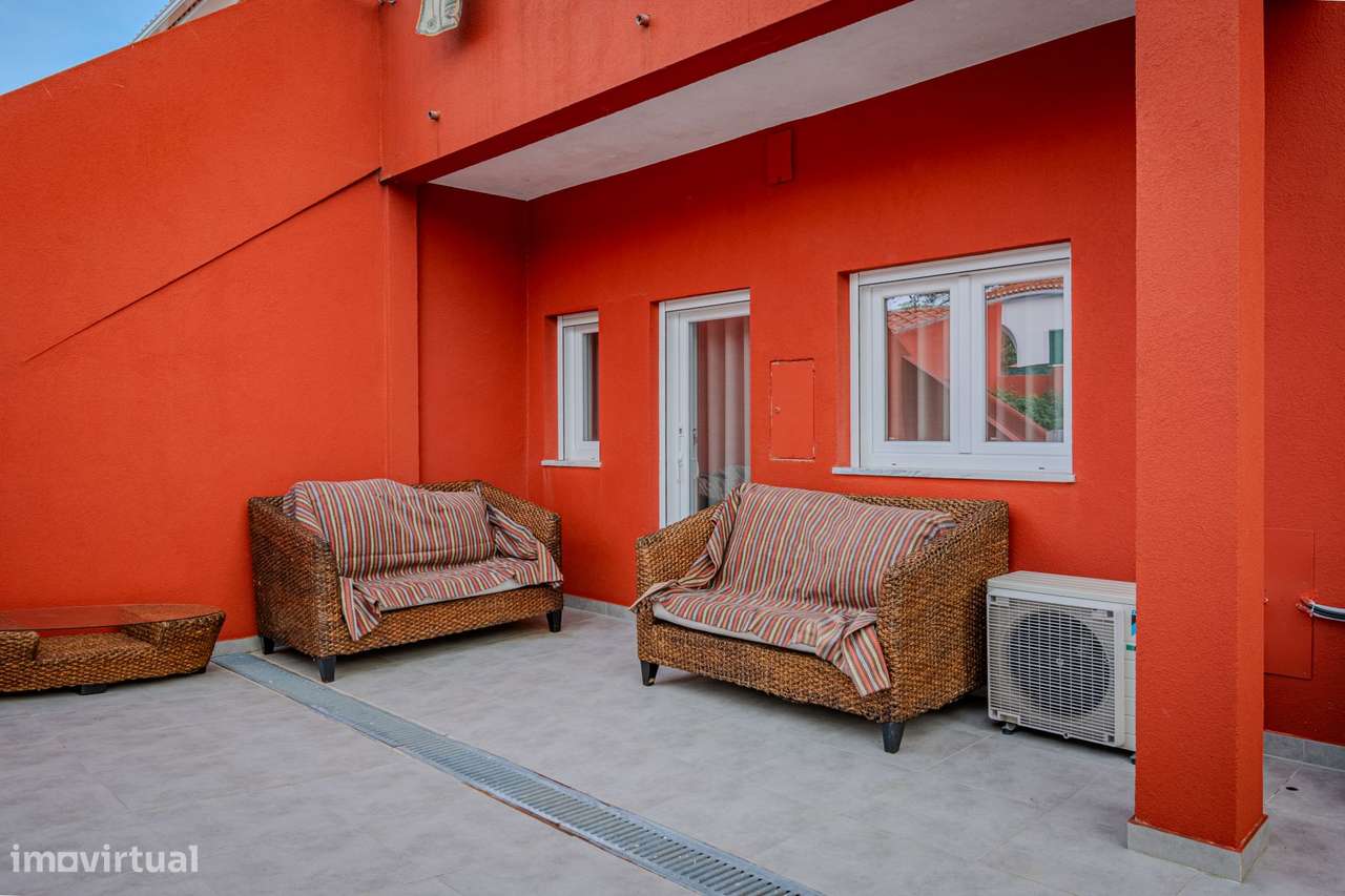 APARTAMENTO T2 remodelado impecável com terraço!-7