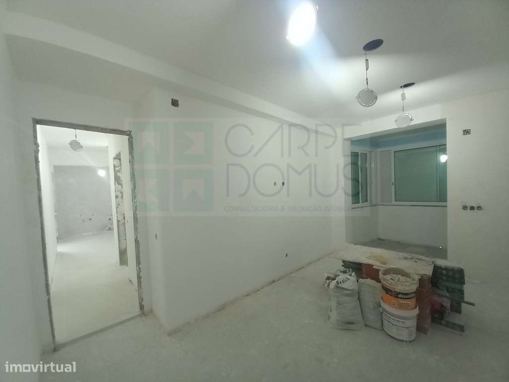 Apartamento T2 em Remodelação no Laranjeiro - Grande imagem: 4/25