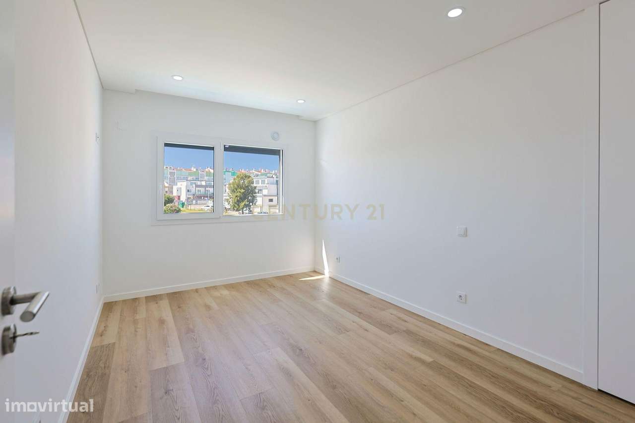 Moradia T4 em Charneca de Caparica, Almada-23