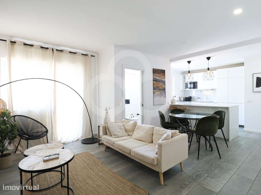 Apartamento T2 Totalmente Remodelado E Equipado No Largo Do Rato Em