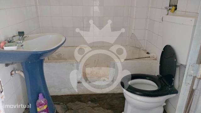 Moradia com grande quintal  - Lote 1960 m2-7