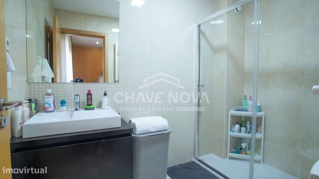 Excelente Apartamento T3 com Terraço em Oliveira do Douro,-17