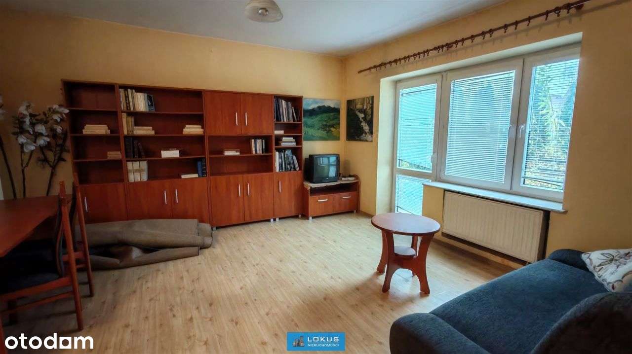 Dom 243 m2 z garażem i budynkami gospodarczymi-1