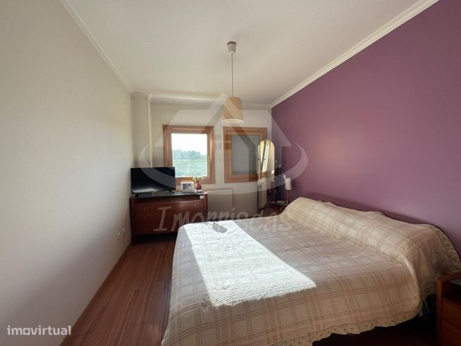 Apartamento T3 com garagem no Parque das Oliveiras, Camarate-11