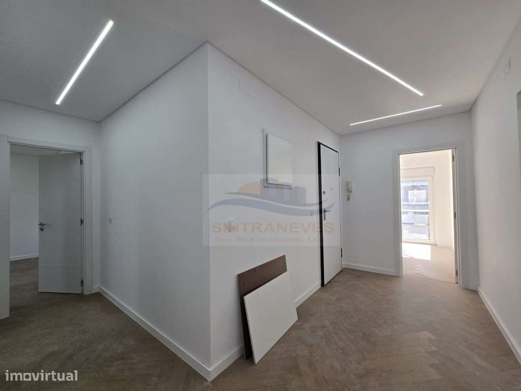 T3 Junto á Urbanização Vila Chã, com 2 WCS e Varandas - Totalmente ...-31