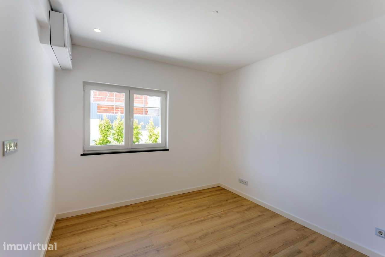 Moradia T6 com Piscina, Vista Mar e Terreno de 3.920 m² | Azoia, Sintr-43