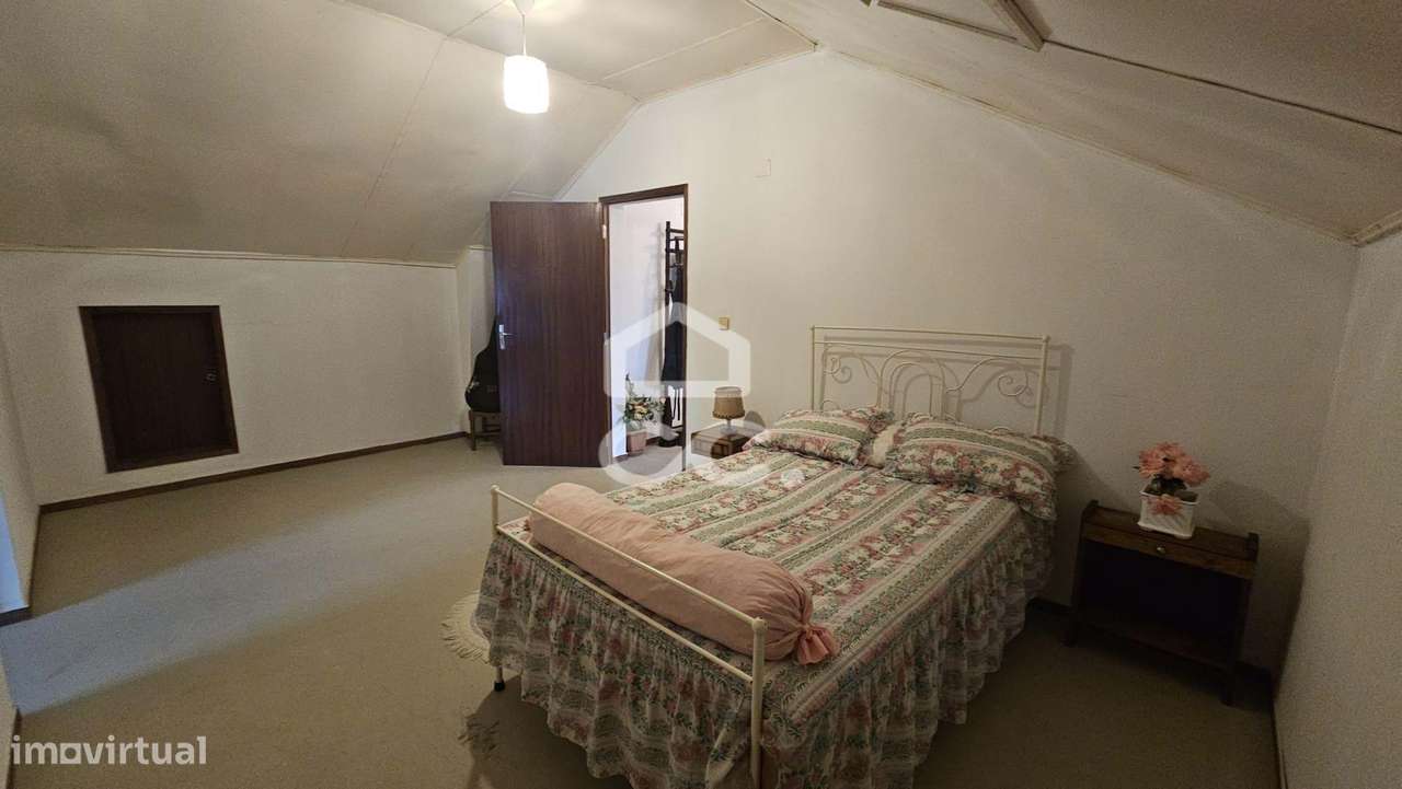 Moradia V4 com 174 M2, aproveitamento de sótão, garagem para 2 viatura-43