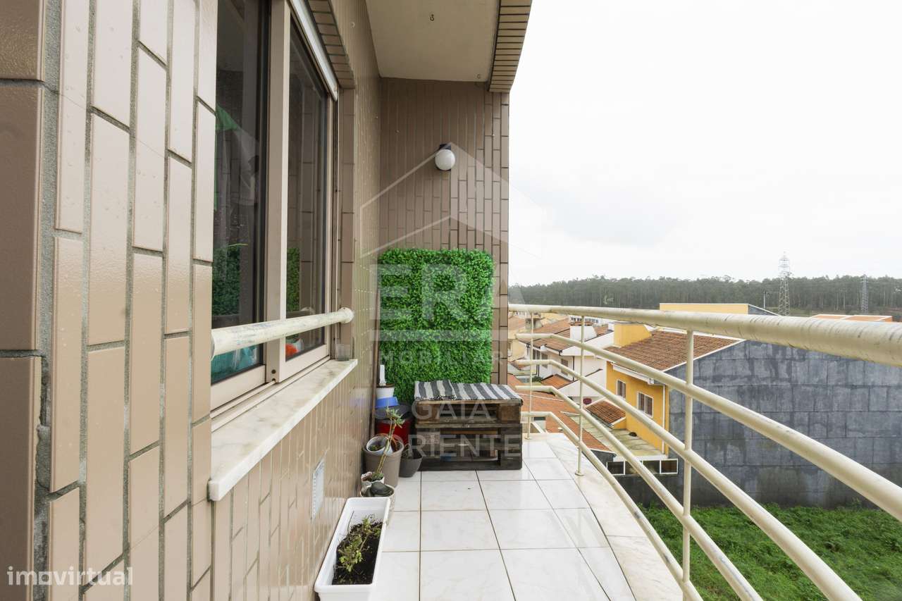 Apartamento T3 com Áreas Generosas em Serzedo-23