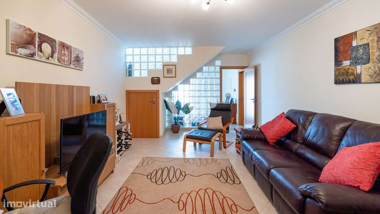 Moradia V3+2 em Condomínio Fechado com Vista Mar em Vilamoura-9