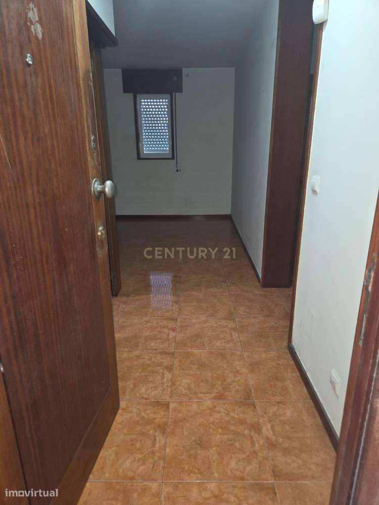 T2 com Grande Potencial na Póvoa de Varzim e Excelente Preço-8