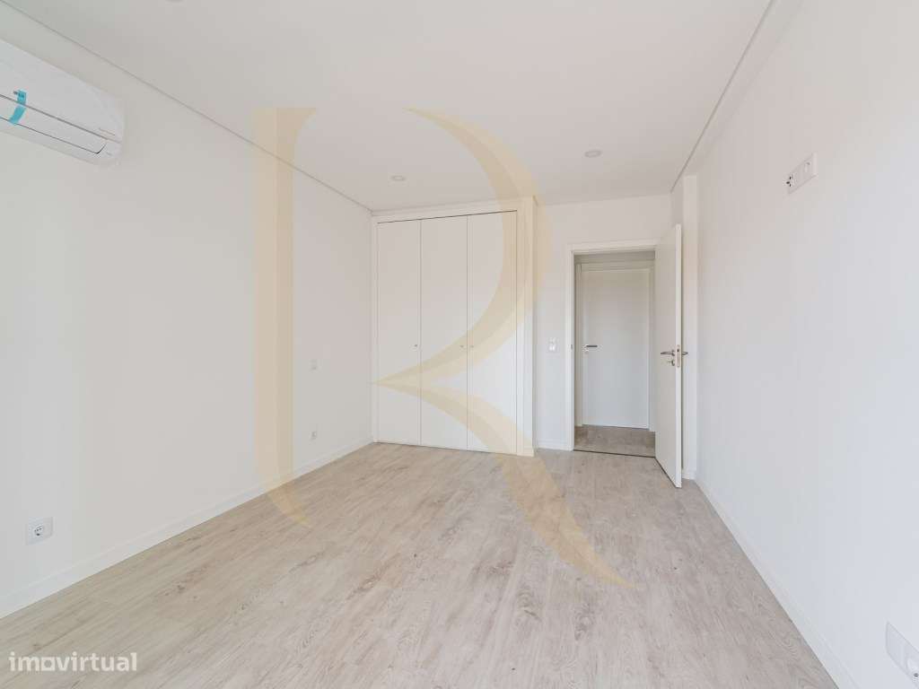 Apartamento T3 com elevador, parqueamento e arrecadação com condomí...-13