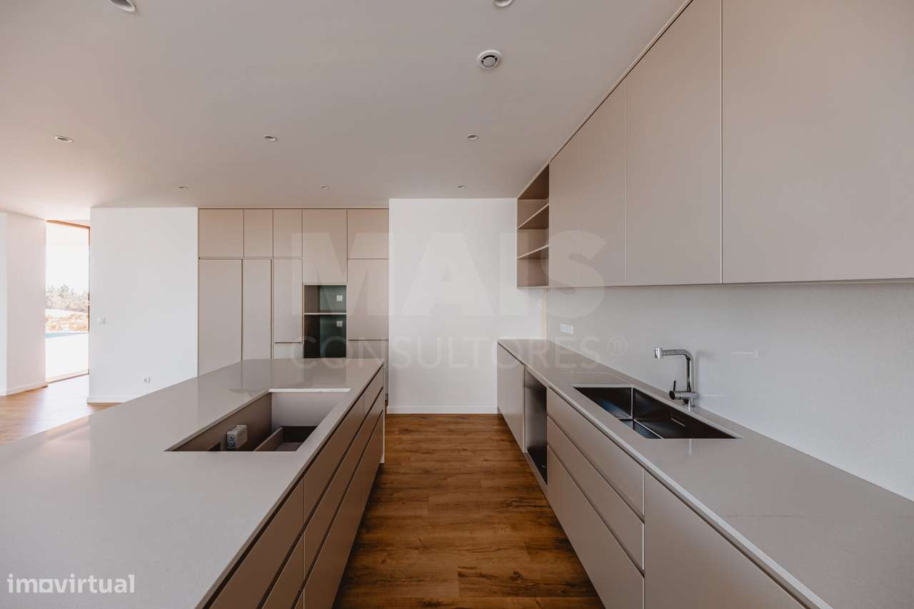 Moradia T5 com Piscina - Vista Golfe e Mar - Grande imagem: 4/50