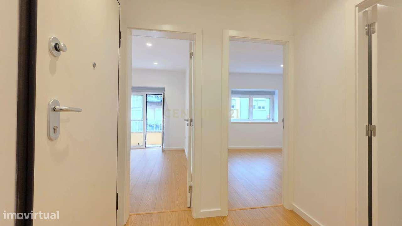 Apartamento T2 Renovado, Rua 9 de Abril em Mina de Água, Amadora - Grande imagem: 4/32