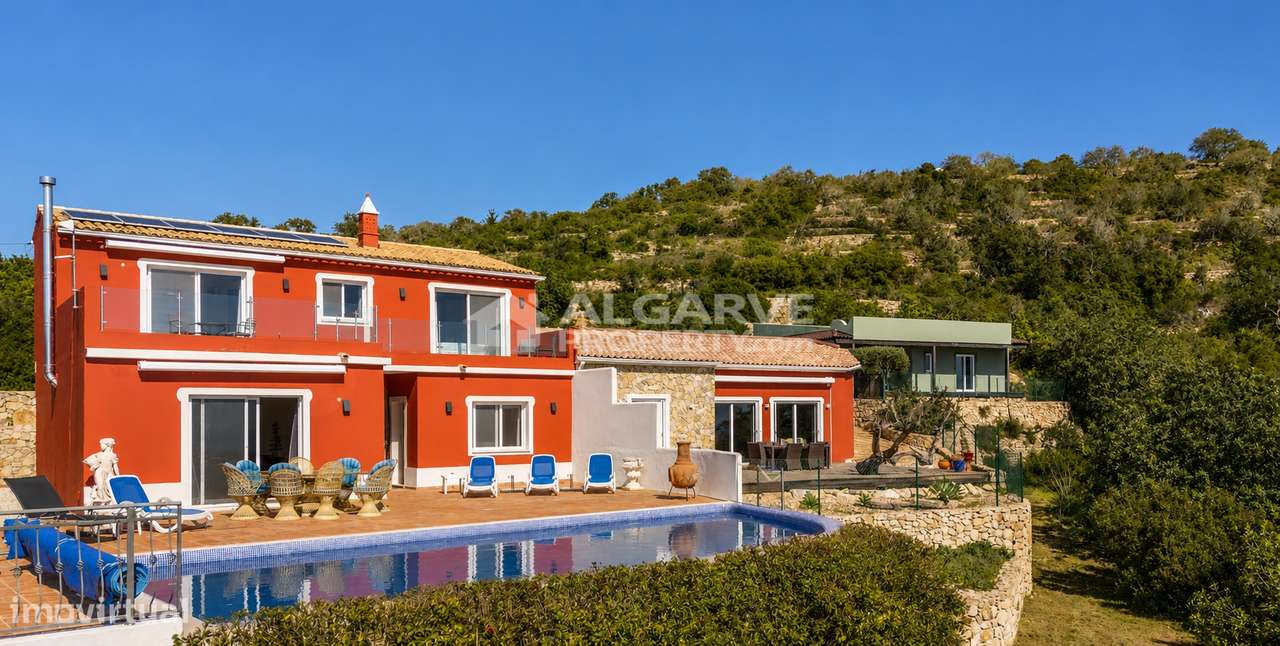 Moradia com Vistas Panorâmicas e Terreno em Estoi-33