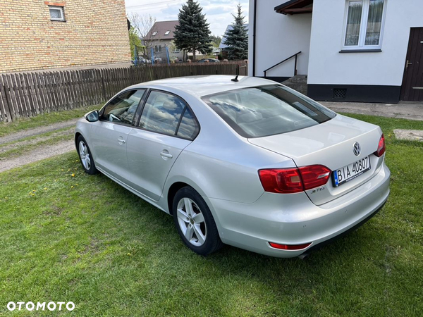 Volkswagen Jetta 1.6 TDI Comfortline - 3