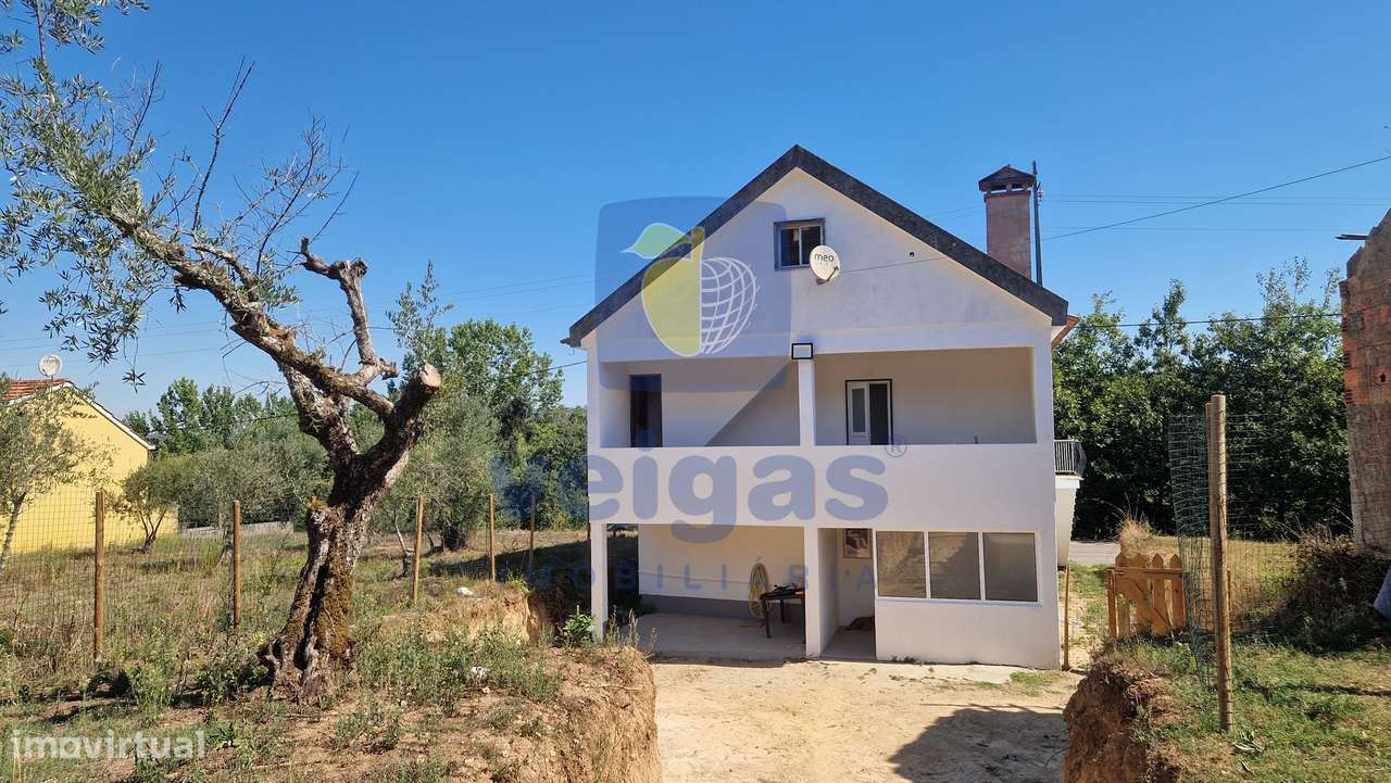 Moradia isolada T2 renovada, com terreno de 700m2 e garagem, em Vermoi-27