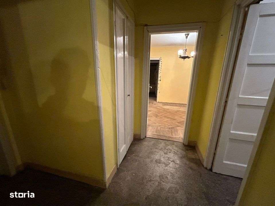 Comision Zero - 3 camere etaj 1, Independentei H. Botev. - Imagine principală: 5/8