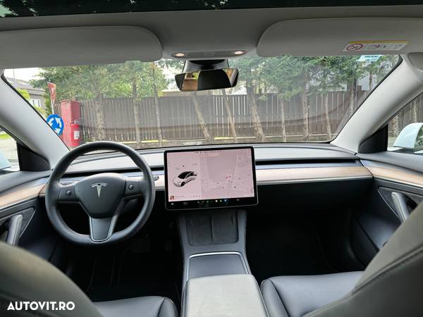 Tesla Model 3 - 6