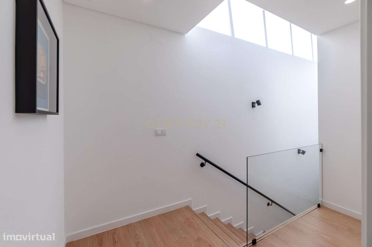 Moradia T3 + 2 com Piscina - Foros de Amora-13