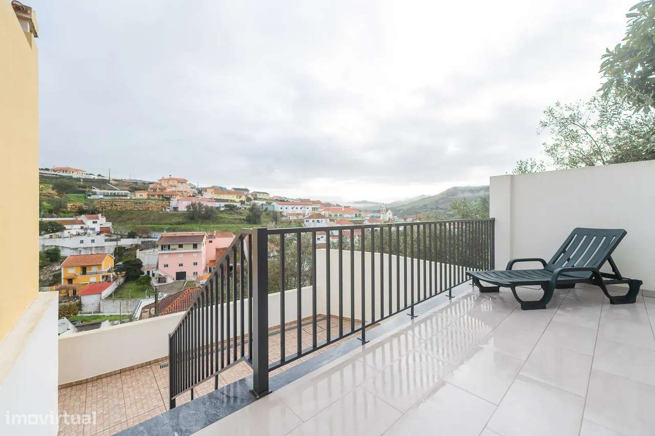 Moradia T3 localizada na aldeia de Cheleiros - Mafra-42